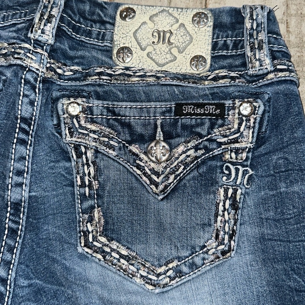 🎀 Miss Me Signature Boot Jeans 3 Colored/Multi-Design Stitch Lined Pockets